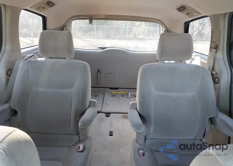 2004 Toyota Sienna Le z USA, uszkodzony, nr VIN 5TDZA23C34S166621